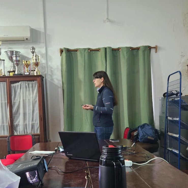 PlanAgro's tweet photo. #Ayer en📍Sarandí del Yí,Durazno
📚Módulo 3
Curso teórico/práctico
✔️Manejo de establecimientos ganaderos
#ManejoSanitario #vacunos #ovinos #BienestarAnimal #BuenasPrácticas
➕ℹ️🖼️👉 https://t.co/ZnQhvFApHC
@sfa_SdiDelYi @CalFogon @SUL_uy @pulgaterra #PlanAgro https://t.co/a5grR6w4Xf