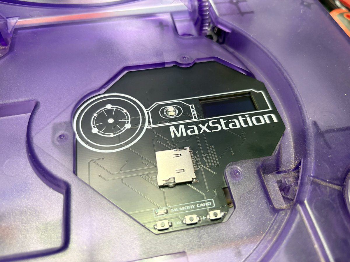 Banzai_Edition's tweet photo. 🚀 Je vous présente la MaxStation PS1 PU-18!
Une excellente solution pour profiter d’une PS1 avec ses meilleurs jeux. 🎮
📺 Live Twitch bientôt, avec en plus l’installation d’une sortie HDMI pour une image au top !
#MaxStation #SDLoader #PS1 #RetroGaming https://t.co/d0gG28Yw7H