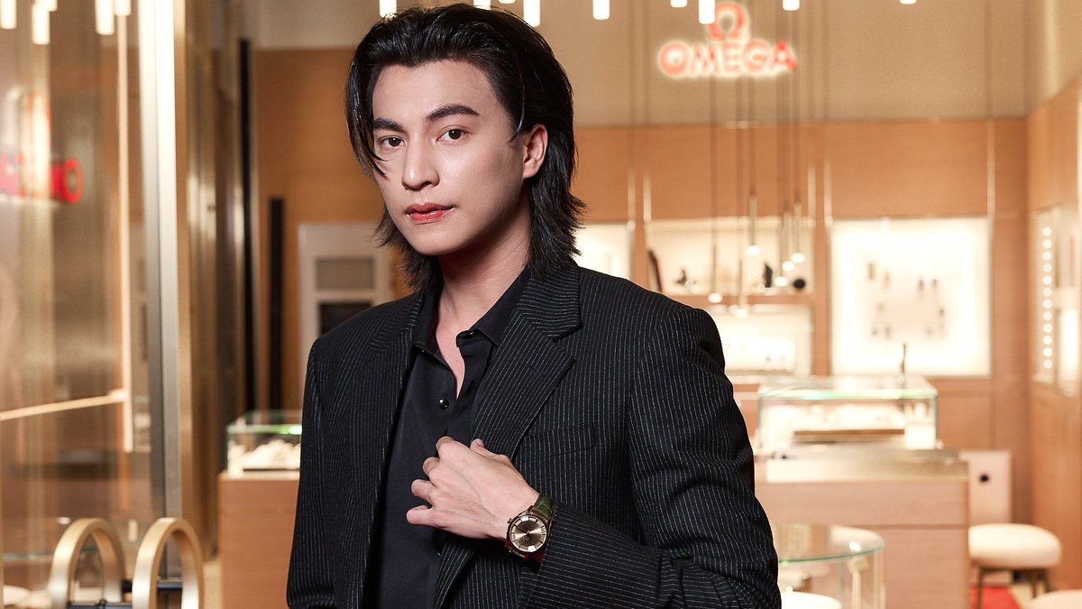 fourteenchannel's tweet photo. กลัฟ–คณาวุฒิ ร่วมฉลองเปิดบูติกแห่งใหม่ OMEGA ณ ICONSIAM! 

OMEGA แบรนด์เรือนเวลาหรูสัญชาติสวิตเซอร์แลนด์ ฉลองเปิดบูติกริมแม่น้ำแห่งแรกในย่านฝั่งธนบุรี ณ ชั้น M (ยูนิต M16) ศูนย์การค้าไอคอนสยาม

งานนี้หนุ่มสุดฮอต กลัฟ–คณาวุฒิ ไตรพิพัฒนพงษ์ มาร่วมเผยเสน่ห์อันเป็นเอกลักษณ์ โดยเลือกสวมเรือนเวลา Constellation Observatory ขนาด 39.4 มม. ในวัสดุ Moonshine™ Gold จับคู่กับสายหนังแอลลิเกเตอร์ สะท้อนสไตล์ความเรียบหรูและทรงเสน่ห์ได้อย่างสมบูรณ์แบบ

สัมผัสประสบการณ์สุดพิเศษพร้อมรับบริการดูแลเรือนเวลาจากผู้เชี่ยวชาญได้แล้ววันนี้ ณ OMEGA บูติก ICONSIAM (ชั้น M) เปิดบริการทุกวัน เวลา 10:30–20:30 น.

📞 โทร. 02-000-2245 | LINE: @omega_thai13474 

@omega
#GulfKanawut #กลัฟคณาวุฒิ #OMEGAThailand #OMEGA #Constellation #ICONSIAM #OMEGAThailand #OMEGA
#Speedmaster #Constellation