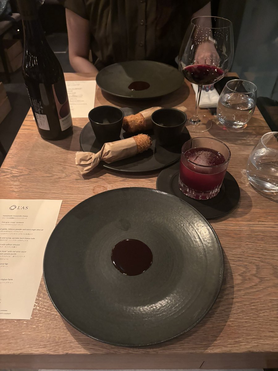 yurututu__'s tweet photo. ミーティング後は新人スタッフを連れてL'ASへ🍽️
いつ行っても居心地最高で美味しくて色んなものが満たされる🪄
良いものを知って学んで、自身の接客に還元してほしいなという気持ちになりました😈
私も頑張らねば👊 https://t.co/cWH6tPsyqT