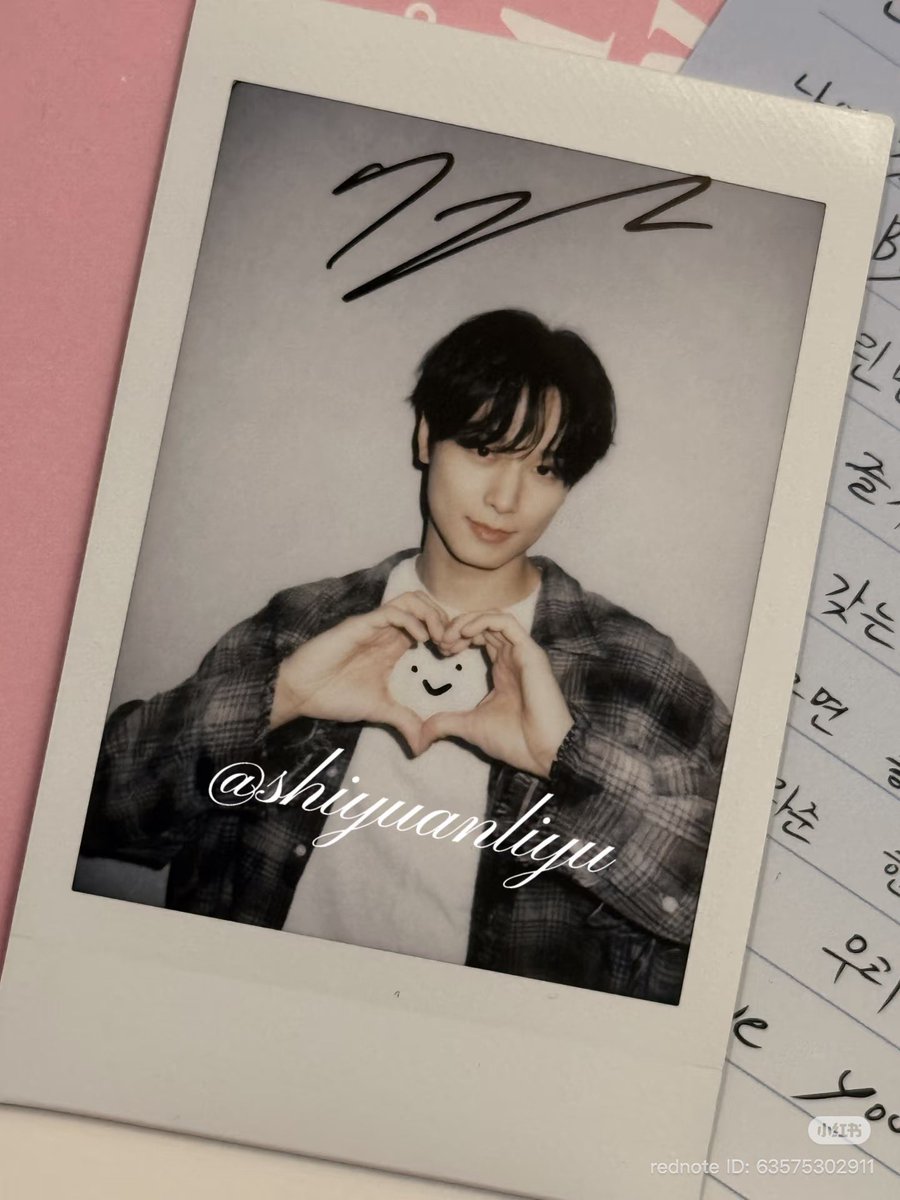 gom_juju's tweet photo. 상하이 싸폴 졸귀력 미쳤음..
하트 안에 표정 그린거 봐 아 ㅋㅋㅠㅠ https://t.co/lz5jrxv6Zg
