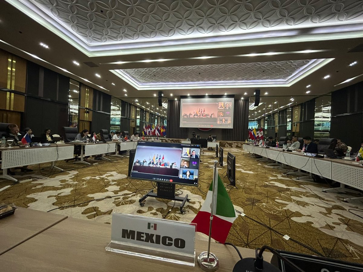 A_delPacifico's tweet photo. Una nueva etapa en la relación entre la #AlianzaDelPacífico y @ASEAN. 🌏🤝🌎

Los Coordinadores Nacionales de la Alianza del Pacífico y el Comité de Representantes Permanentes de #ASEAN reafirmaron hoy su compromiso de profundizar una cooperación más estratégica, dinámica y orientada a resultados.

Ambos bloques coincidieron en la importancia de construir un Plan de Trabajo 2027–2031 más focalizado, viable y con objetivos concretos, que permita traducir nuestra cooperación en beneficios tangibles para nuestras sociedades y fortalecer aún más los vínculos entre ambas regiones.

#CooperaciónInternacional #IntegraciónRegional