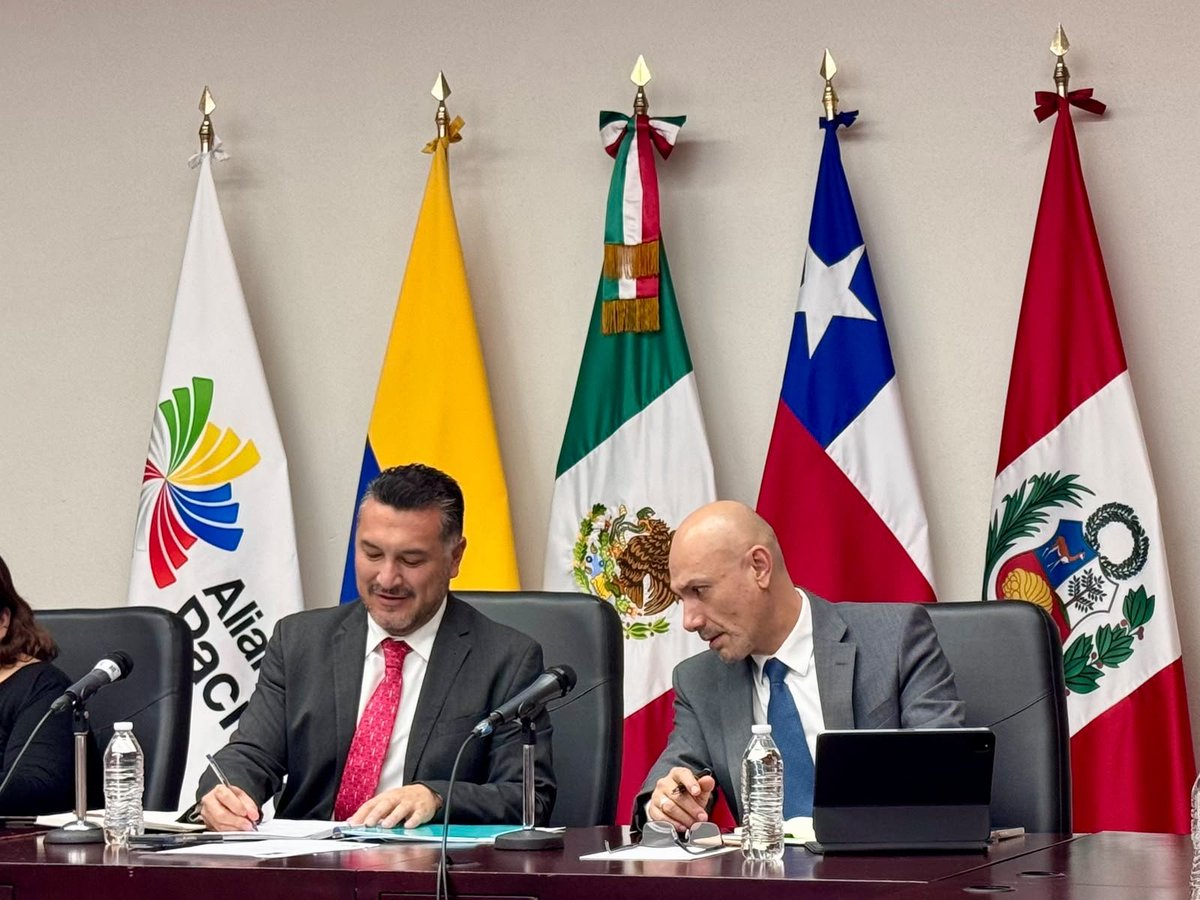 A_delPacifico's tweet photo. Una nueva etapa en la relación entre la #AlianzaDelPacífico y @ASEAN. 🌏🤝🌎

Los Coordinadores Nacionales de la Alianza del Pacífico y el Comité de Representantes Permanentes de #ASEAN reafirmaron hoy su compromiso de profundizar una cooperación más estratégica, dinámica y orientada a resultados.

Ambos bloques coincidieron en la importancia de construir un Plan de Trabajo 2027–2031 más focalizado, viable y con objetivos concretos, que permita traducir nuestra cooperación en beneficios tangibles para nuestras sociedades y fortalecer aún más los vínculos entre ambas regiones.

#CooperaciónInternacional #IntegraciónRegional