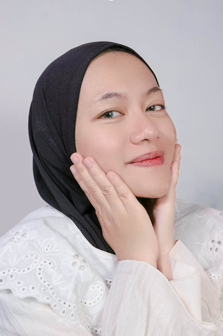 iyangozza's tweet photo. In this economy yang semua-mua mahal, inilooo cuman seratus ribuan aja udah dapet 4 skincare.

Mana cocok lagi, bikin muka aku jadi sehat dan glowing.

ALHAMDULILLAH BANGET! 😭💗💗💗 https://t.co/ElTmLDBszQ