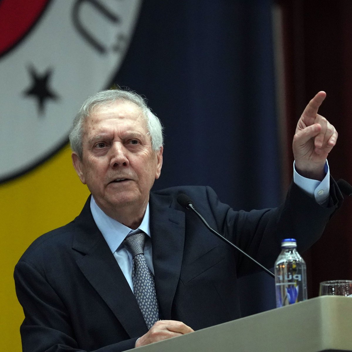 asayisberkemal0's tweet photo. Fenerbahçe Başkanı Aziz Yıldırım’ın, bazı sosyal medya hesap kullanıcıları hakkında Bakırköy Cumhuriyet Başsavcılığı’na yaptığı suç duyurusunun ardından, Başsavcılık tarafından İstanbul Emniyet Müdürlüğü Siber Suçlarla Mücadele Şube Müdürlüğü’ne soruşturma talimatı verildi. https://t.co/BXcR1nmoy2