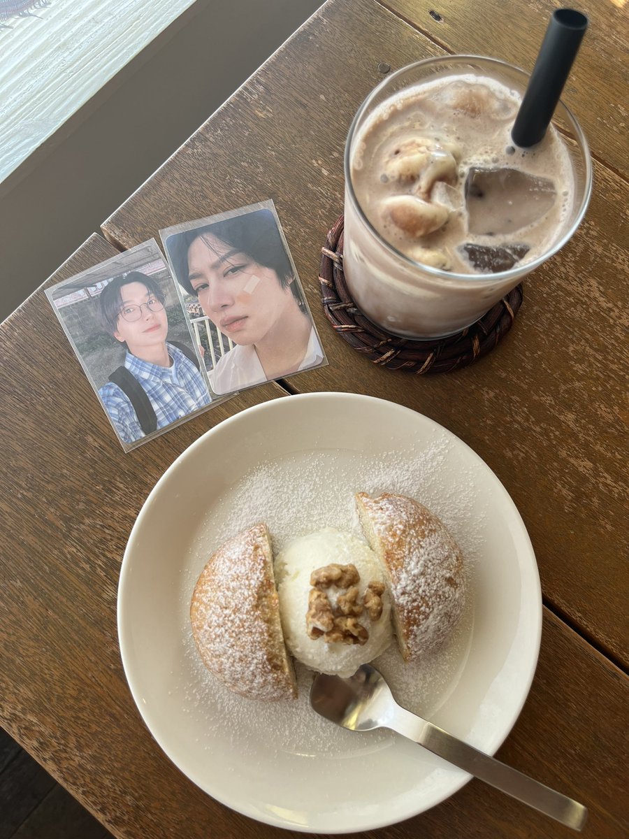 taro_haluko's tweet photo. 今日は美容室行ってキッシキシに傷んだ髪の毛を切り落とし、おいしいおやつを食べて、いい休日だった〜🌼🫧 https://t.co/jJJ5PJ4Syr
