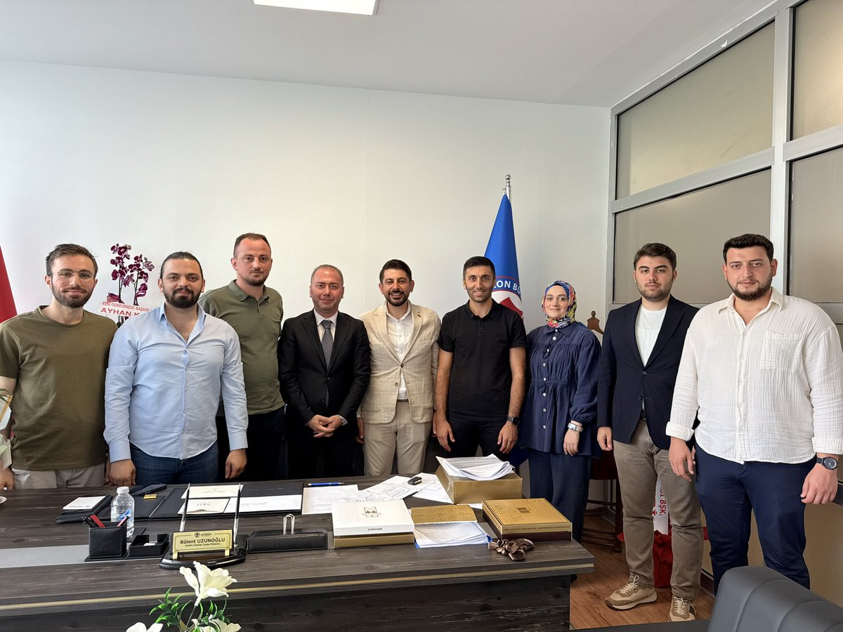 AKGenclik61's tweet photo. Trabzon Büyükşehir Belediyesi Halkla İlişkiler Şube Müdürümüz Bülent Uzunoğlu’nu, Ortahisar Gençlik Kolları Başkanımız ve teşkilat mensuplarımızla birlikte ziyaret ederek hayırlı olsun dileklerimizi ilettik.

Misafirperverliği ve samimi sohbeti için kendisine teşekkür ediyor, görevinde üstün başarılar diliyoruz.