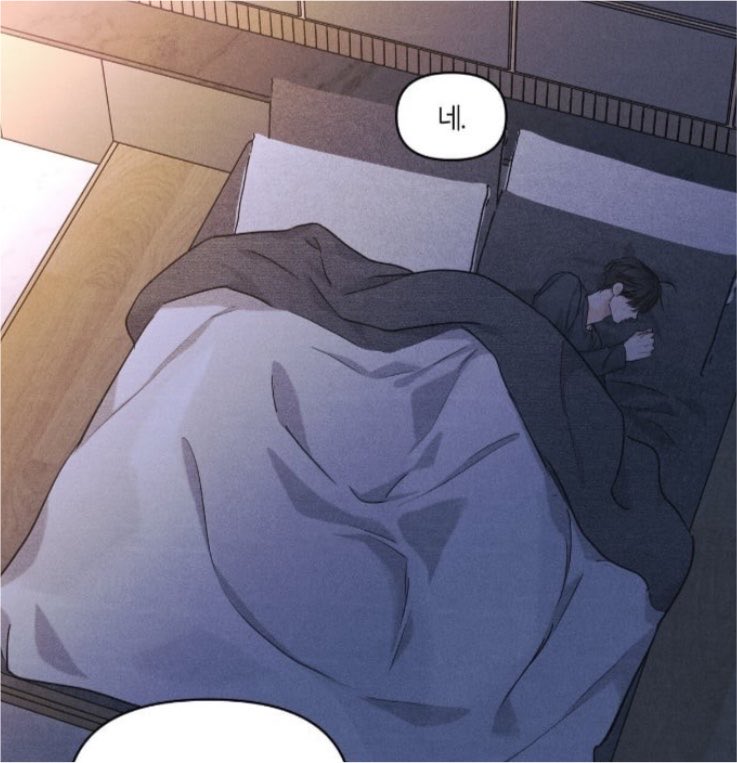 8Starlit8's tweet photo. Yeomin sleeps in the couch without a proper blanket 'cause he doesn't want to accept anything from Taeseo-ssi🥲

Taeseo-ssi puts him in the bed and commands his henchmen to get rid of the couch so Yeomin won't sleep there anymore🤦‍♀️😐😐 https://t.co/9jPkBIK8RO