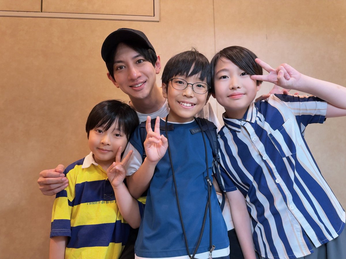 ikko0305cho's tweet photo. 忍ゲキ４期17公演目
本日もありがとうございました！

そして今日は15弾のそら、ゆうだい、すばるがきてくれました😍
割とちょくちょく会ってるからかあんまり変わってないようにも思えるけど、それでも会えると嬉しいもんです🤩
ありがとう✨ https://t.co/6idUwvGal6