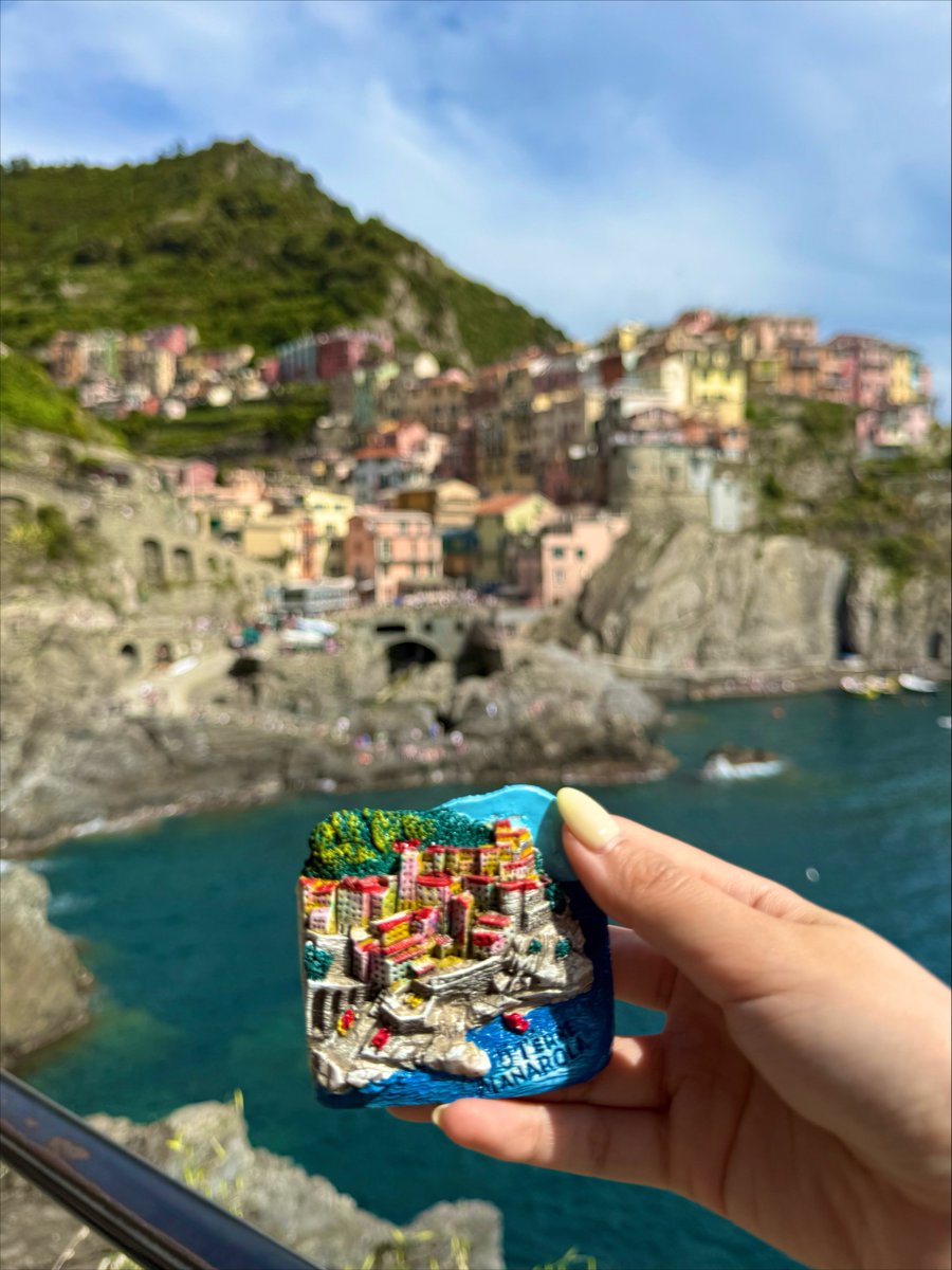 ___lilyvalley's tweet photo. 海外旅行でマグネット集めるのも好きだし、マグネットと同じ景色が見える場所で写真撮るのも大好き😻✨ https://t.co/CdvLctZiE3
