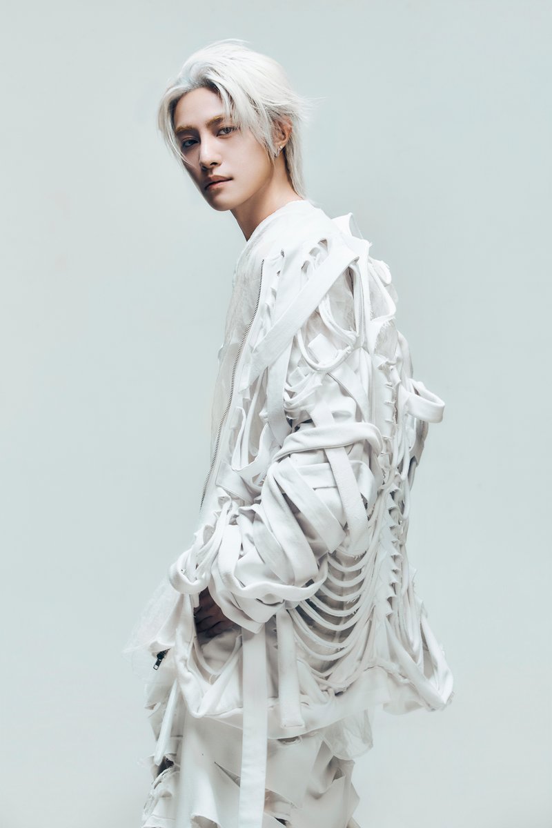 WayV_official's tweet photo. WayV 'Vision Wings' Teaser: shén #YANGYANG

WayV The 8th Mini Album 【Vision Wings】
➫ 2026.08.10 (CST/KST)  

💿Pre-order
https://t.co/RwlOpqnmZr

EVERYTHING, ALL AT ONCE, NEO
https://t.co/K8oziWjjLn

#WayV #威神V #鸢
#WayV_VisionWings
#NCT_10TH_ANNIVERSARY https://t.co/DHGZIEQfEA