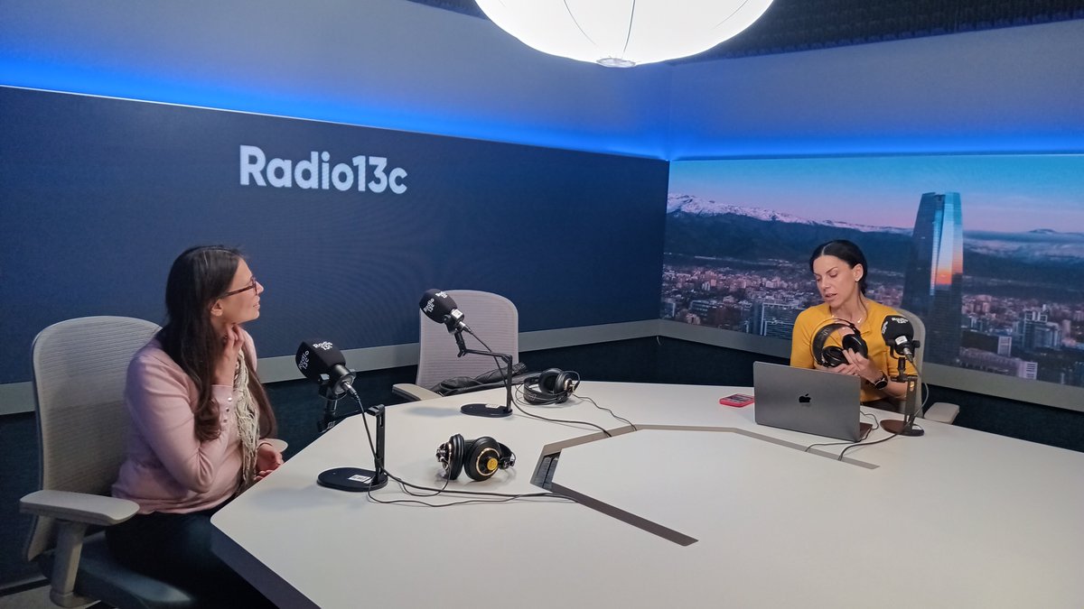 CMicrodatos's tweet photo. 🔴 Ahora. La directora del Centro de Microdatos de @uchile @lorelifloress en entrevista con @Cata_Edwards en el programa #CadenadeValor” de @Radio_13c analizando la actual situación del #desempleo en Chile 
  
📻Escúchala en🔗 https://t.co/ZvH3C01eNZ o en 🎙102.1 FM https://t.co/U7BcxVjWkc