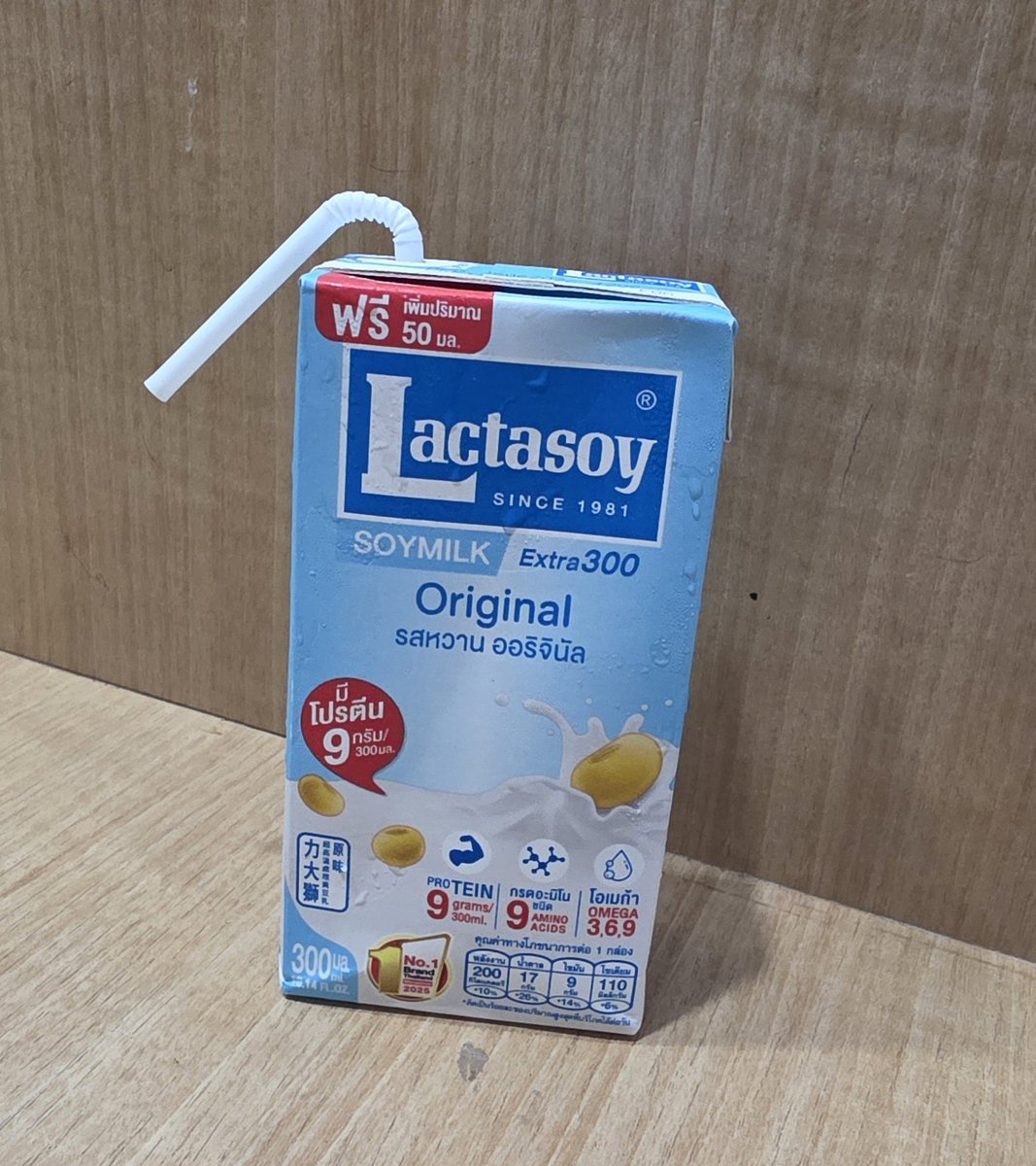 sa___n's tweet photo. そういえば、ME and Theeでプロダクトプレイスメントしてたこちらの豆乳も飲んだ～
VITA MILKとそんなに変わらないかも？いいなぁ甘い豆乳がたくさんあって……今度いくときはVITA MILKのパック買って帰ろ… https://t.co/3dQ2Makr05