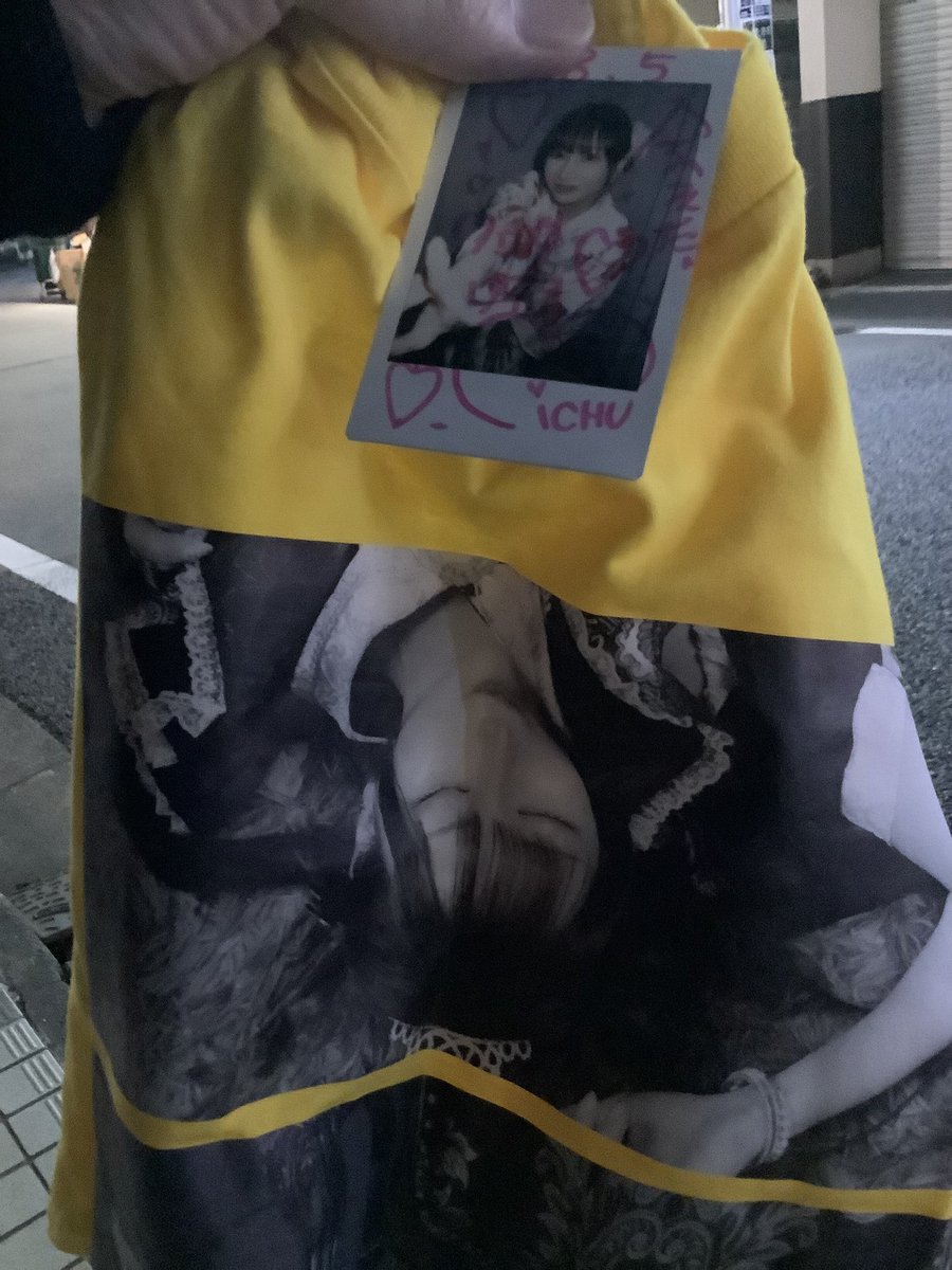 666sixxx's tweet photo. 想定してたよりこじんまりとした会場だったから
みっつこT着れず。。。ジジイの裸はヤバいんで断念w
もち森本Tも
#rincent
#リンセント
#浴衣 https://t.co/OHFaPRmwLP