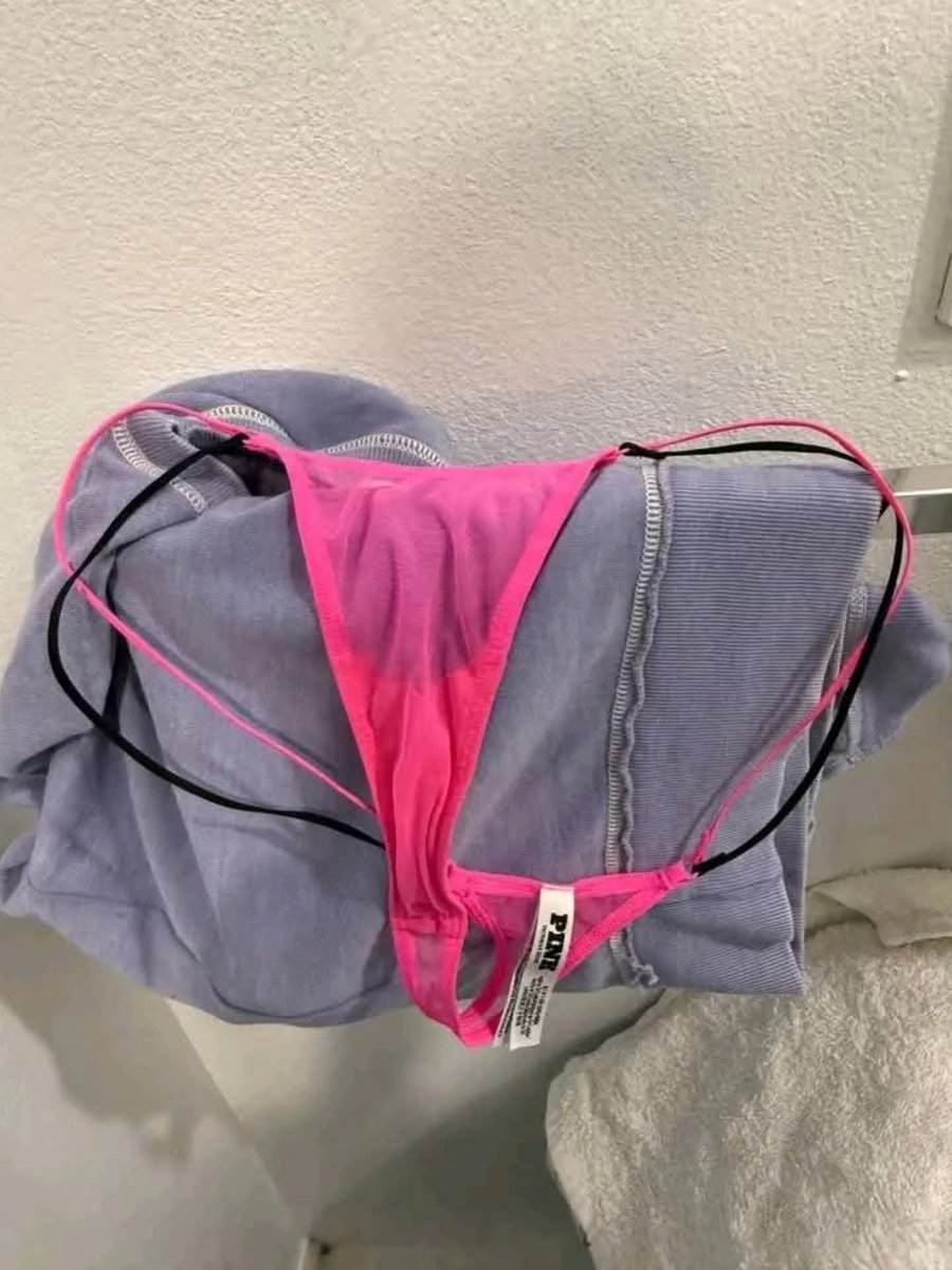 Zafiro627118's tweet photo. Sali del gym toda empapada…
El short, el top… y esto también 💦🔥

¿Te imaginas cómo estaba? 👀 https://t.co/pLepoSi9n9