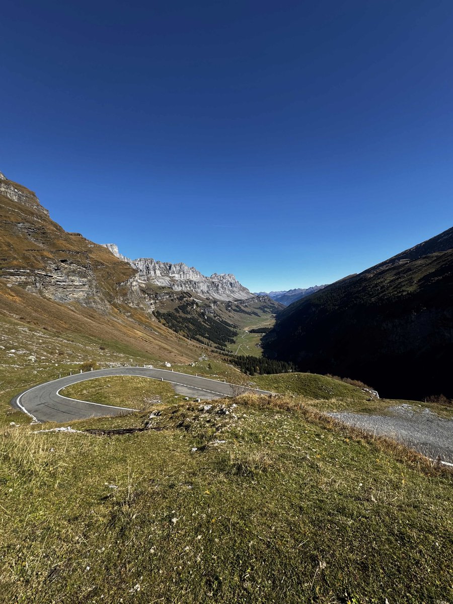 TBreitschneider's tweet photo. Impressionen vom Klausenpass....

Die Schweiz ist halt doch einfach ein Träumchen🤗 (Die Bilder sind von einem Schweizer Freund, der gerade dort ist und sich oben ein wenig abkühlt bei herrlichen 18 Grad 🤗) https://t.co/PSgIcmc6tY