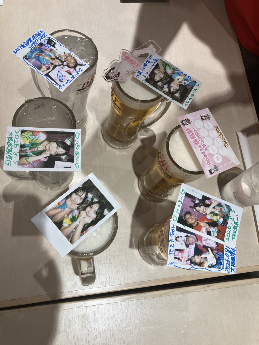 owataul's tweet photo. 普通のサラリーマンだった頃の記憶はもうない。

筋膜ローラー3ショットチェキは、
💙▶︎💚の順にサイン入れしてもらいました。

今日はLOVEを完成させることは出来なかったけど、次に期待。

#CuteRobin https://t.co/RXESQd60M1