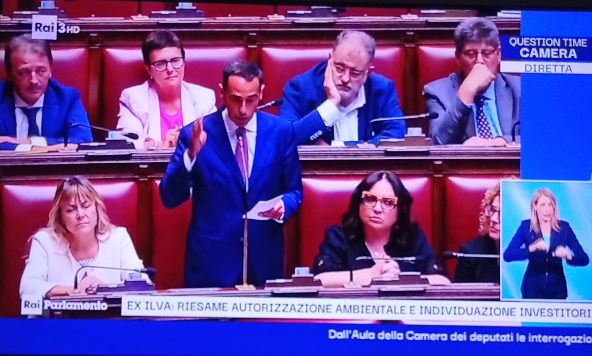 Arsenico_bis's tweet photo. Lo veis ? Es el parlamento italiano 
Trabajando en Agosto, y no porque tienen una invasión desde otro país.

Tenemos a los políticos más infames y más vagos del mundo 
Y con diferencia ! https://t.co/kv1MlpaO92