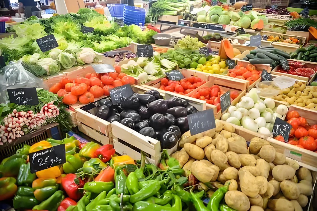 rocj22's tweet photo. Weekend fresh produce restock! Grab ripe tomatoes, crisp greens, and creamy avocados from the farmers’ market. Local, delicious, and budget-friendly https://t.co/MyMIPFsJap