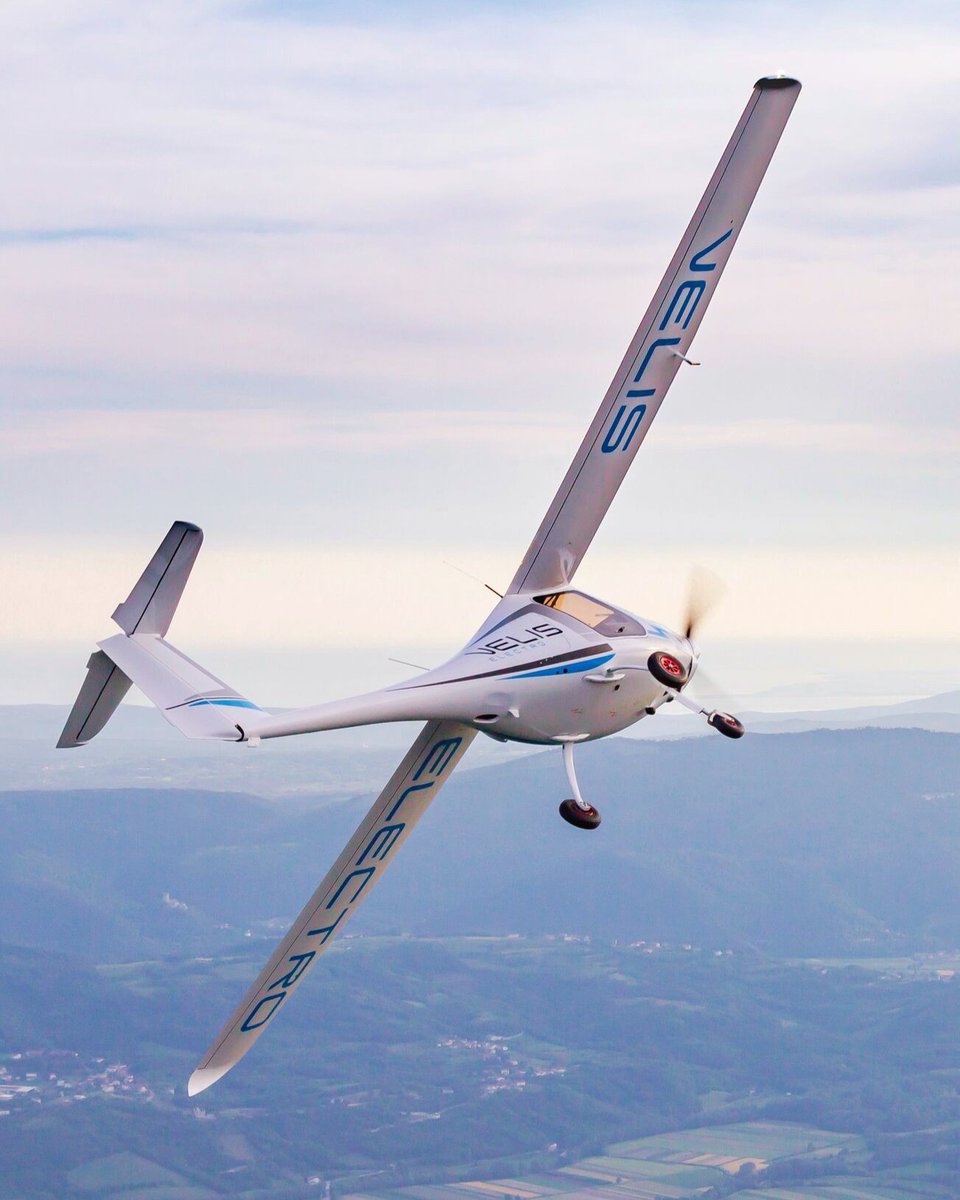 pipistrelEU's tweet photo. Zero emissions from takeoff to touchdown🔋⚡ 

The Velis Electro leads the charge: https://t.co/ohg8E2NuTX

#Pipistrel https://t.co/oM6ZmkClXO