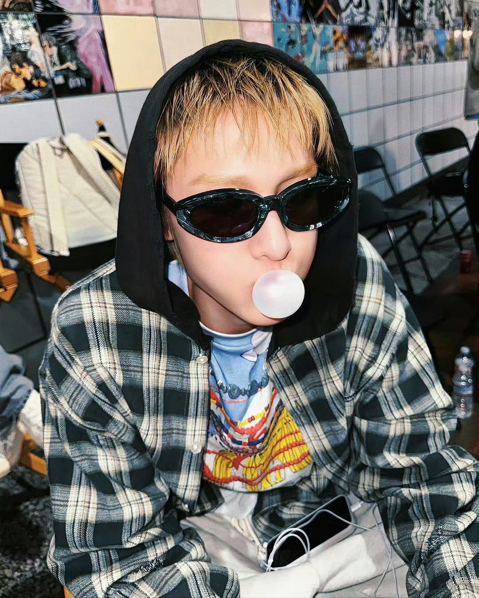 xiaoyingbuchiyu's tweet photo. MARTIN EDWARDS continues to impress with both talent and personality. MAGNETIC CHARM makes him even more memorable.

MARTIN BRINGS THE SPARK

#MARTINRockStar #MARTIN #마틴 https://t.co/SnfaIvbCp6