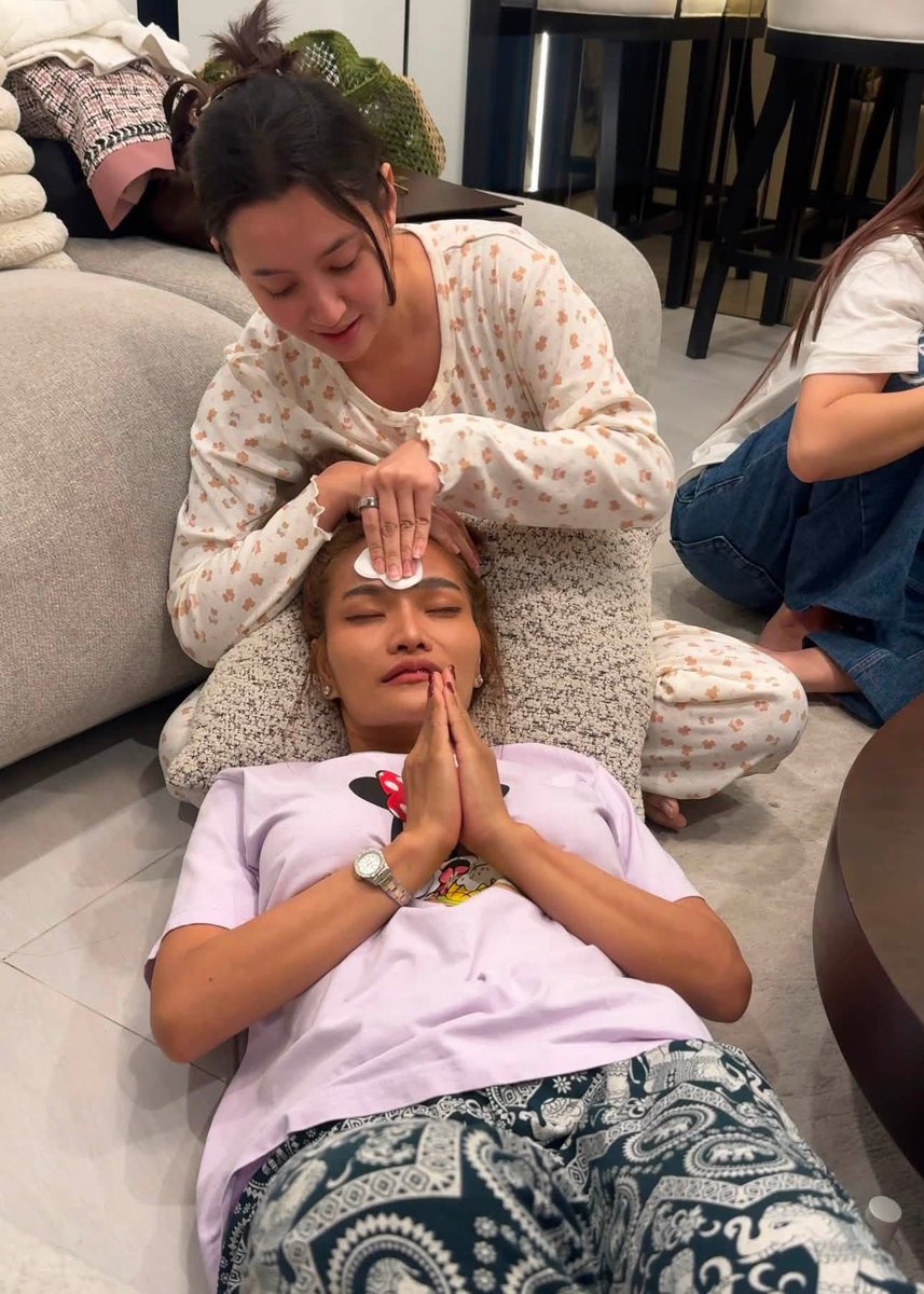 Bella_pantip's tweet photo. ตำนานการลบหน้ากลับมาแล้ว😂
โมเดล ใหม่ พัชรี
มือลบ เบลล่า ราณี
สำลี Masis.brand
Cr. FB : พลอยกับเบล
#MaSiS #เบลล่าราณี #bellacampen https://t.co/d3U4otvPKo