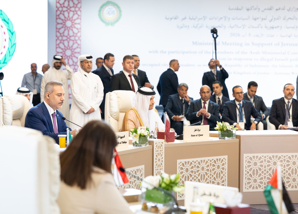 MofaQatar_AR's tweet photo. قطر تشارك في اجتماع للجنة الوزارية العربية المكلفة بالتحرك الدولي لمواجهة السياسات والإجراءات الإسرائيلية غير القانونية في القدس المحتلة

عمان | 5 أغسطس 2026

 شاركت دولة قطر في اجتماع للجنة الوزارية العربية المكلفة بالتحرك الدولي لمواجهة السياسات والإجراءات الإسرائيلية غير القانونية في مدينة القدس المحتلة، عقد اليوم في العاصمة الأردنية عمان.

ترأس وفد دولة قطر في الاجتماع، معالي الشيخ @MBA_AlThani_، رئيس مجلس الوزراء وزير الخارجية.

 كما شارك في الاجتماع الأمين العام لجامعة الدول العربية، ووزيري خارجية جمهورية باكستان الإسلامية، والجمهورية التركية، وممثلين عن جمهورية إندونيسيا وماليزيا.

جرى خلال الاجتماع ،استعراض التصعيد الإسرائيلي الخطير و غير المسبوق في مدينة القدس المحتلة والمقدسات الإسلامية والمسيحية فيها، وإطلاق تحرك مشترك لمواجهة جميع الإجراءات الإسرائيلية اللاشرعية التي تدفع المنطقة نحو المزيد من الصراع.

 يذكر أن اللجنة تضم في عضويتها دولة قطر، والمملكة الأردنية الهاشمية، والجمهورية التونسية، والجمهورية الجزائرية الديمقراطية الشعبية، والمملكة العربية السعودية، وجمهورية الصومال الفيدرالية، وجمهورية العراق، ودولة فلسطين، وجمهورية مصر العربية، والمملكة المغربية، والأمين العام لجامعة الدول العربية.

#الخارجية_القطرية
