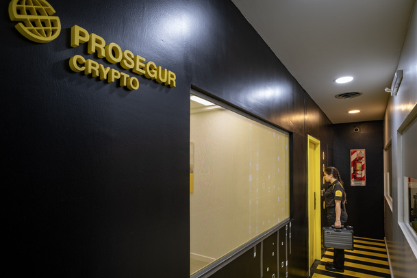 ProsegurGlobal's tweet photo. Prosegur Cash introduce en Honduras una solución especializada para la gestión y custodia inmediata de criptoactivos incautados.

https://t.co/UDtHDdQBSy

#ProsegurCash #Honduras #ProsegurCrypto #Criptoactivos #Seguridad #50AñosSiendoPro #P50SEGUR https://t.co/tFsC9wQiuF