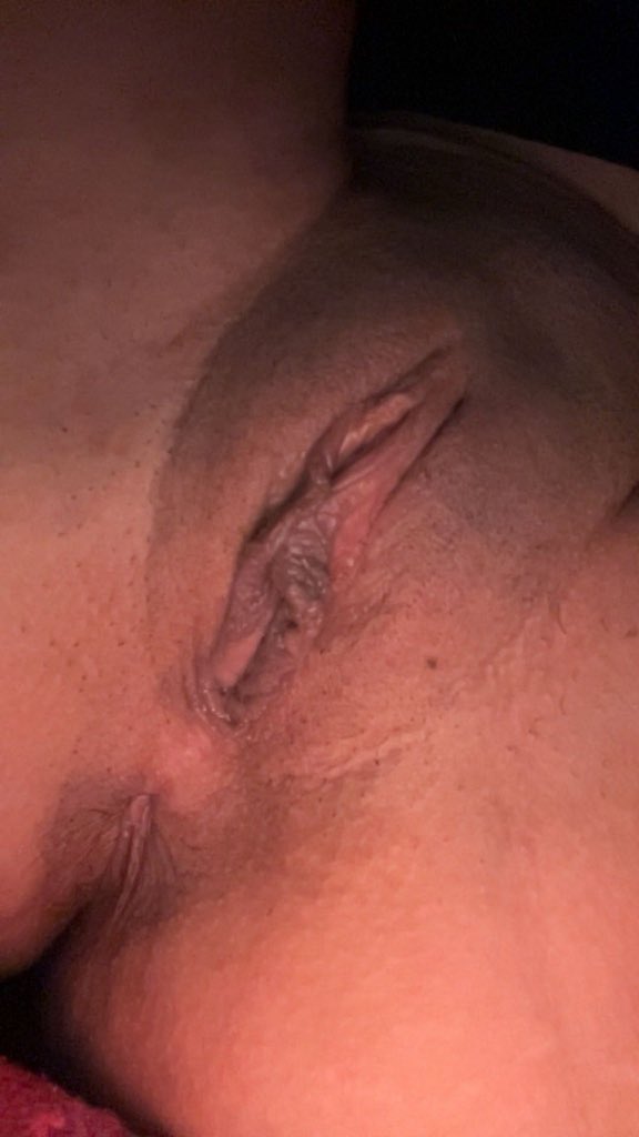 ElleBrookee9's tweet photo. Anybody up and wanna FT? 📲📥 https://t.co/I0I827Cu01 https://t.co/dDPlpBvEMB