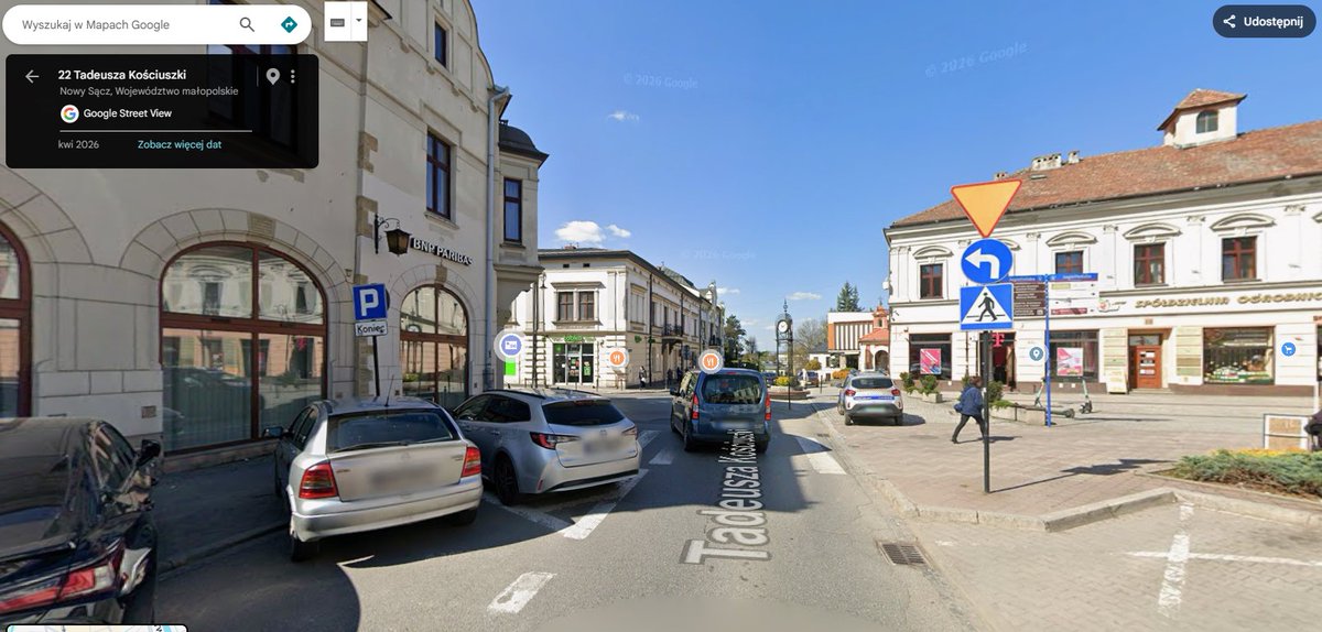 mDawid93's tweet photo. Czy im mniejsze miasto, tym bardziej wzrasta przyzwolenie społeczne i służb na patologię drogową? Ilekroć odwiedzam mój rodzinny Nowy Sącz, to uderza mnie jak ludzie mają głęboko w dupie tak podstawowe rzeczy jak parkowanie w bezpiecznej odległości od pasów. U was jest tak samo? https://t.co/0y4NW0ZAYl