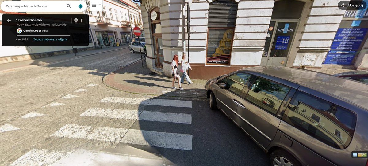 mDawid93's tweet photo. Czy im mniejsze miasto, tym bardziej wzrasta przyzwolenie społeczne i służb na patologię drogową? Ilekroć odwiedzam mój rodzinny Nowy Sącz, to uderza mnie jak ludzie mają głęboko w dupie tak podstawowe rzeczy jak parkowanie w bezpiecznej odległości od pasów. U was jest tak samo? https://t.co/0y4NW0ZAYl