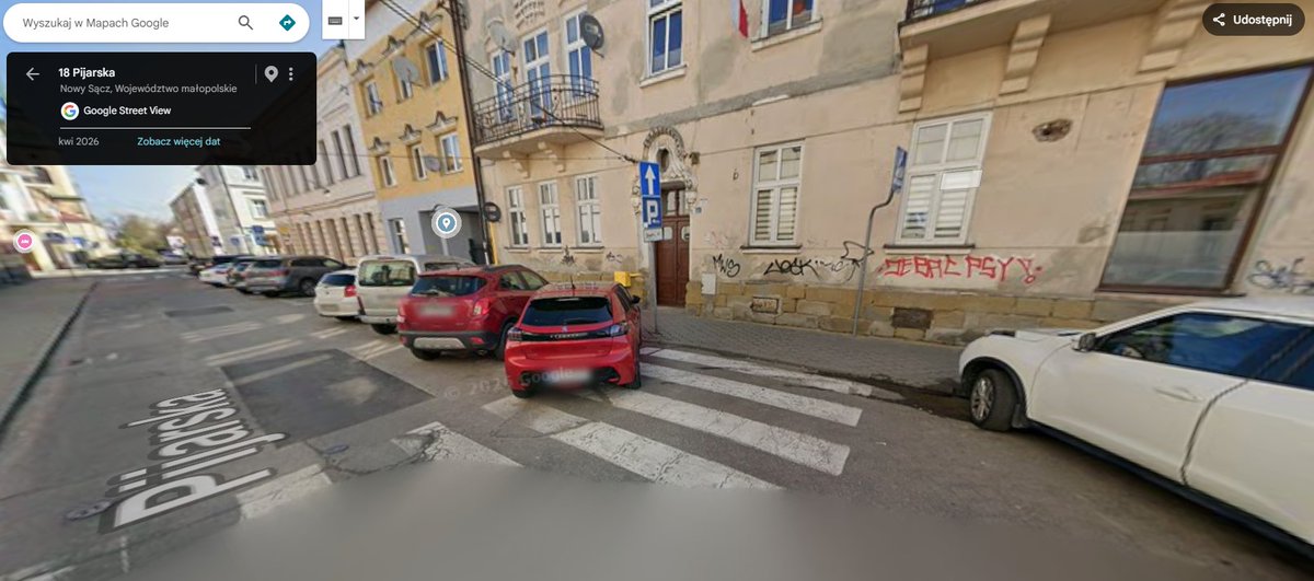 mDawid93's tweet photo. Czy im mniejsze miasto, tym bardziej wzrasta przyzwolenie społeczne i służb na patologię drogową? Ilekroć odwiedzam mój rodzinny Nowy Sącz, to uderza mnie jak ludzie mają głęboko w dupie tak podstawowe rzeczy jak parkowanie w bezpiecznej odległości od pasów. U was jest tak samo? https://t.co/0y4NW0ZAYl