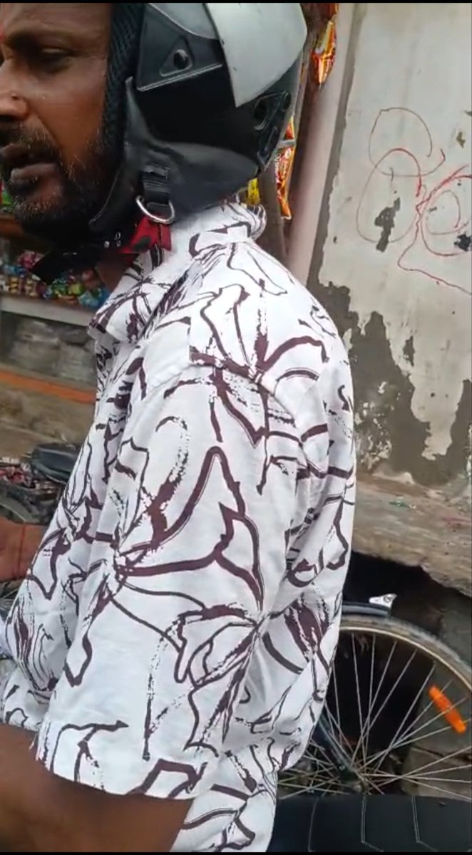 KumarUP14's tweet photo. @gdagzb @UPGovt @CMOfficeUP @dm_ghaziabad @Uppolice सर @gdagzb PMAY 2.0 के अंतर्गत GDA योजना 932-41D ?

आज sudamapuri में एक व्यक्ति आया verification करने हेतू ₹3500 हरेक आवेदक से ले रहा था,List में नाम निकालने हेतु

कृपया इस दलाल की जाँच कर सख्त कार्यवाही करे इसके पास लोगो के आवेदन कैसे पहुँचा?
@PMAYU_UP
@PMOIndia
@myogioffice https://t.co/2mYHLJLP2m