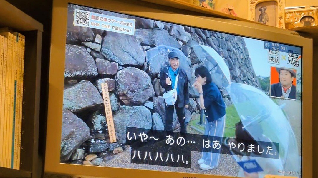 h_hikaring's tweet photo. 仕事終わっていろいろ片付けてたまたまテレビつけたらいらっしゃる。

運命感じるわ、千田先生。
大好き…(*´ｪ｀*)ﾎﾟｯ
私の癒し💕

#千田嘉博
#歴史探偵 https://t.co/QtxfmorNEa