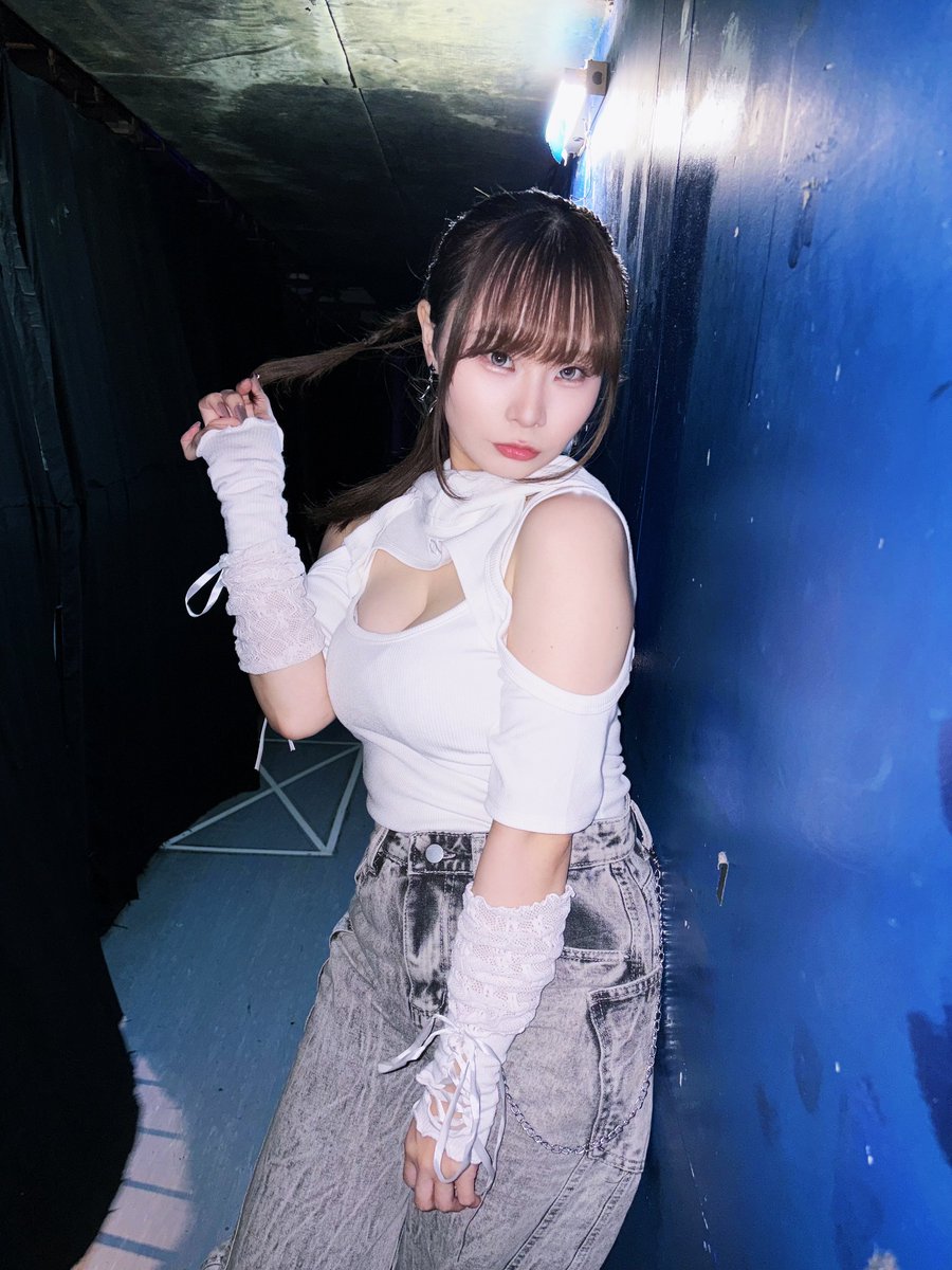 fumitas_'s tweet photo. KNOCKIN' ON THE DOORS ♯10
ありがとうございました！！

僭越ながら、今回もトリをつとめさせていただきました🙋🏻‍♀️
めーっちゃ熱い声をたくさん聞かせてくれてありがとう❤️‍🔥
暑すぎる夏も、みんな元気になれーっ！！

次のライブは9/3です…‼️なにとぞ‼️ https://t.co/Vr7uOH7yXX