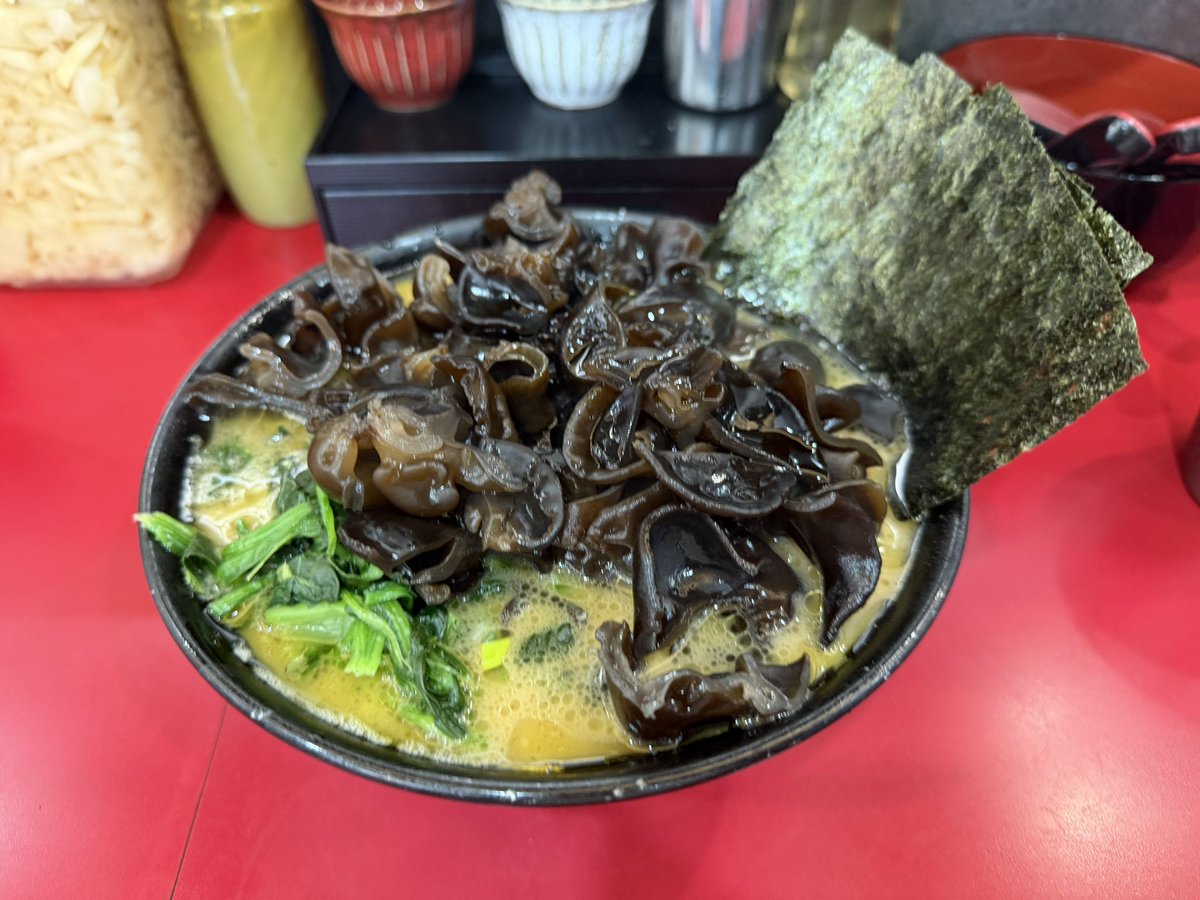 yuki_guild's tweet photo. 確かに今日の杉田家千葉駅前店キレキレだった
ラーメン、キクラゲ3枚 https://t.co/zl0K4fRdyE