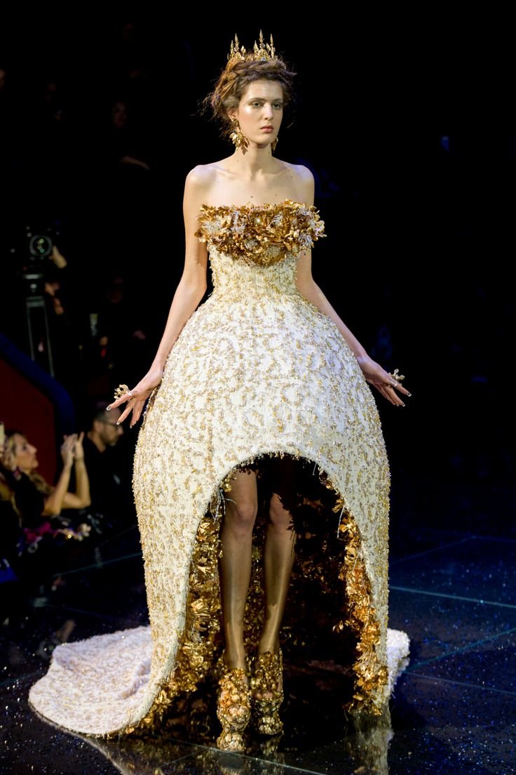 ___chitrogolpo's tweet photo. This is what couture is all about! 

Guo Pei SS '18 Couture https://t.co/yQJwENOW4B