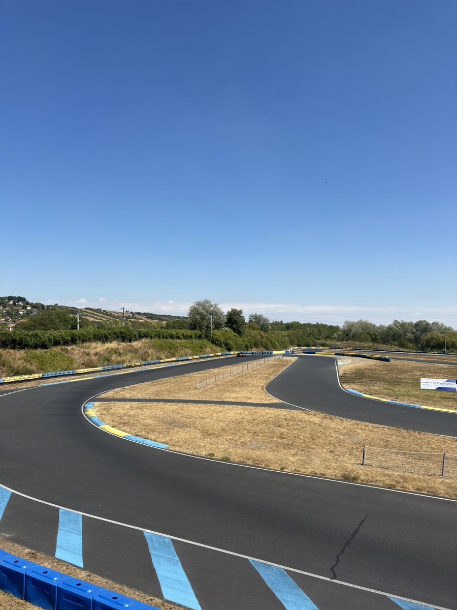 S_MOUBTASSIM's tweet photo. 🏎️ Encore de beaux moments partagés pour les jeunes Rolivalois du centre de loisirs L'Éléphant !
Hier, c'était une sortie karting, placée sous le signe de la convivialité, du plaisir et des sourires.
Un grand merci à l'équipe organisatrice pour son investissement, ainsi qu'à notre maire, Marc-Antoine Jamet, dont l'engagement en faveur de la jeunesse permet de faire vivre ces belles initiatives.
#Jamais_ValdeReuil_Sans_Jamet #ValdeReuilEnVrai = @MA_Jamet