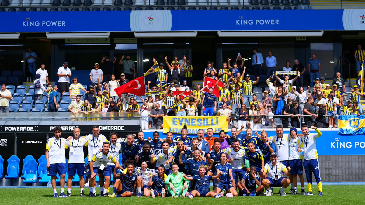 kadinfutbolfb's tweet photo. Galibiyet pozumuz! 💛💙 https://t.co/xaem5RlEBK