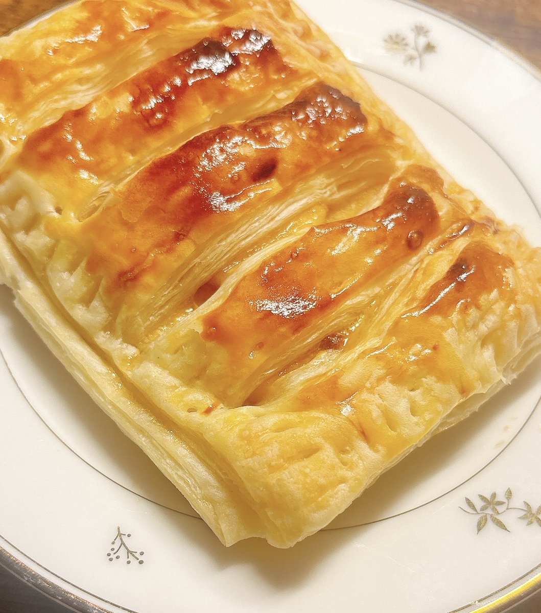anemone_nemui's tweet photo. 今日の夜ごはんはアップルパイにすると決めたので作った〜
おいしかたよ🥧 https://t.co/asJjqPItlV