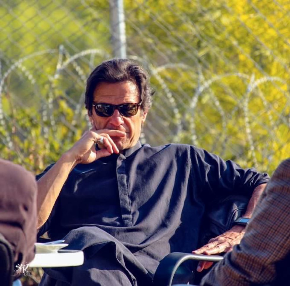 Malok_Shoujaat's tweet photo. Ousted but not defeated — 3 Years of worst Jailed but not defeated ‼️.

Yes, The Greatest son of the Soil 🇵🇰, Mr. IMRAN AHMED KHAN NIAZI 👑🇵🇰♥️.

LONG LIVE RESISTANCE ✊— LONG LIVE IMRAN KHAN 👑

#ImranKhan 👑 | #ناحق_قید_کے_3سال | #KhanIllegallyJailed3Years https://t.co/PDzr0Rc5yq