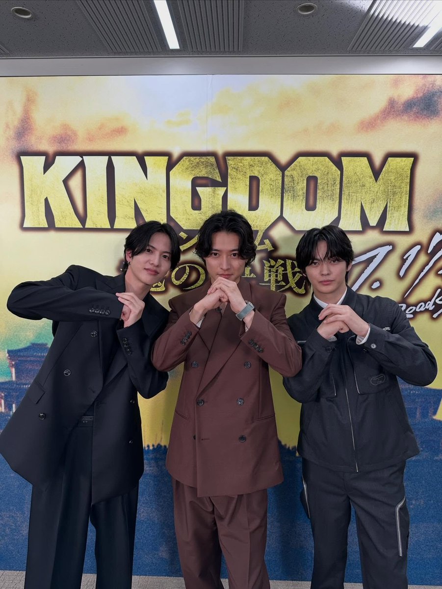 MDelfini65555's tweet photo. 05/08/2026 Instagram Update | Kento Yamazaki 📸✨
賢人くん、舞台挨拶本当にお疲れ様でした!🥰 3人の姿が最高にかっこよくて輝いています✨ 今日も素敵な姿を見せてくれてありがとう。ずっとずっと応援しています!❤️🎬
#山﨑賢人 #KentoYamazaki #Kingdom https://t.co/Nb3Bds3Iie