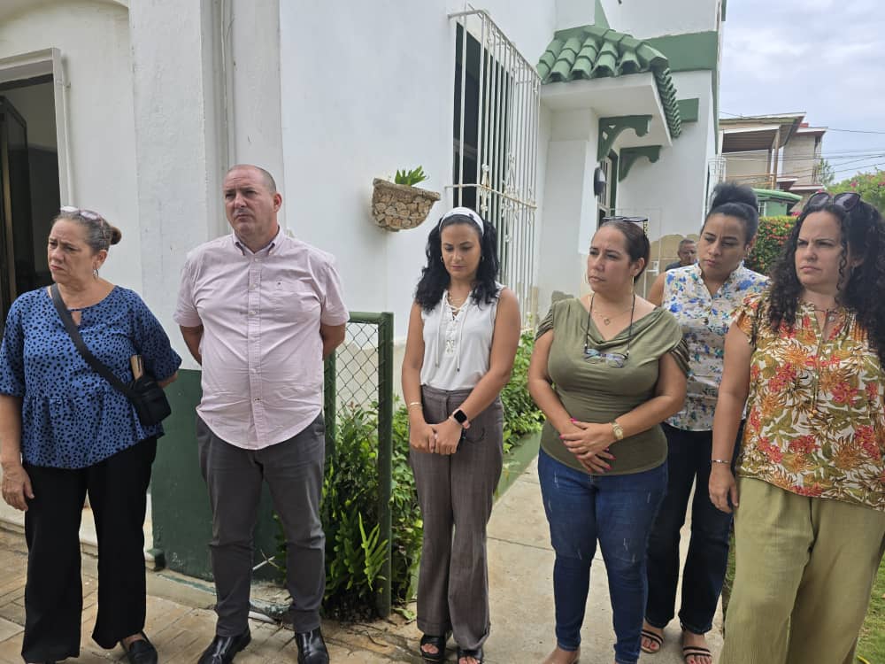 DavidLo72612993's tweet photo. Aún con las dificultades comunes y miles de tareas a resolver, no se detiene la información al colectivo laboral de @coralsacuba esta vez en la conducción de la Dirección de Mercado. #InformacionEsPoder #CubaEstáFirme #FidelCentenario https://t.co/u1aLpI4tYp