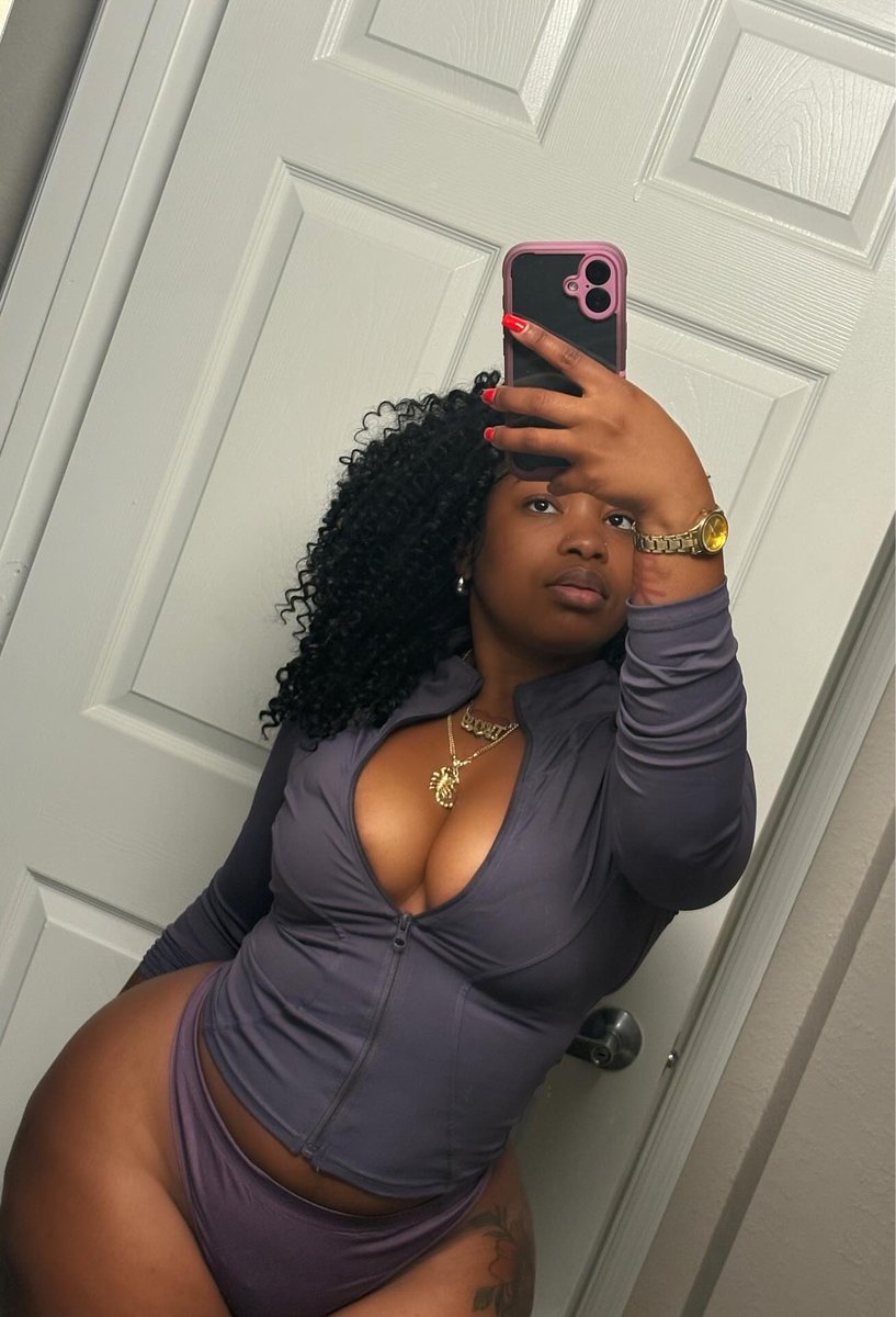 realtierraa's tweet photo. in case you havent seen a fine black woman today😙 https://t.co/uSpHACe106