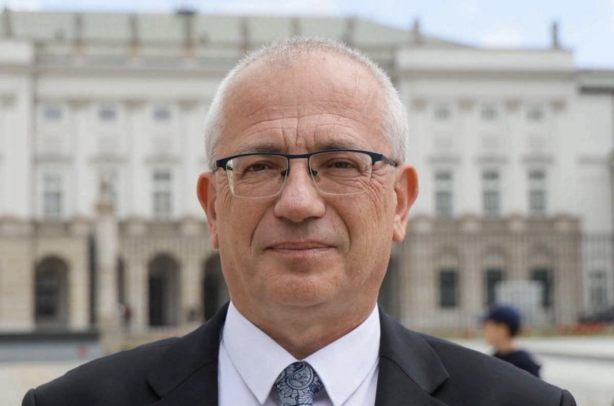 BogulakS's tweet photo. Dzięki takim prawnikom jak sędzia Sławomir Patyra, jest nadzieja na lepsze jutro w polskim prawie. Osiem lat dewastacja przez Ministra Zero można naprawić, a nie jest to proste i łatwe zadanie, trzymam 👍👍 oby się udało Panie Sławku👋 https://t.co/z6iqt5ULYU