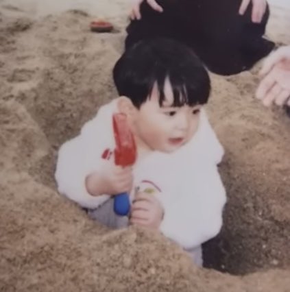 dbswl00_'s tweet photo. 휴닝삼촌이랑 똑같네~ https://t.co/H24ylD98GG