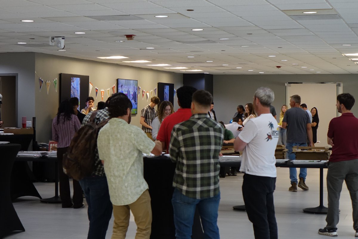 fhpaschen's tweet photo. We were excited to welcome 69 interns from 14 offices to Chicago for our end-of-summer celebration! Interns toured local projects, connected with peers nationwide, and celebrated their summer achievements.

Thank you for all your hard work! #BuildWithPaschen #PursueWithPaschen https://t.co/TdMOCxFvLQ