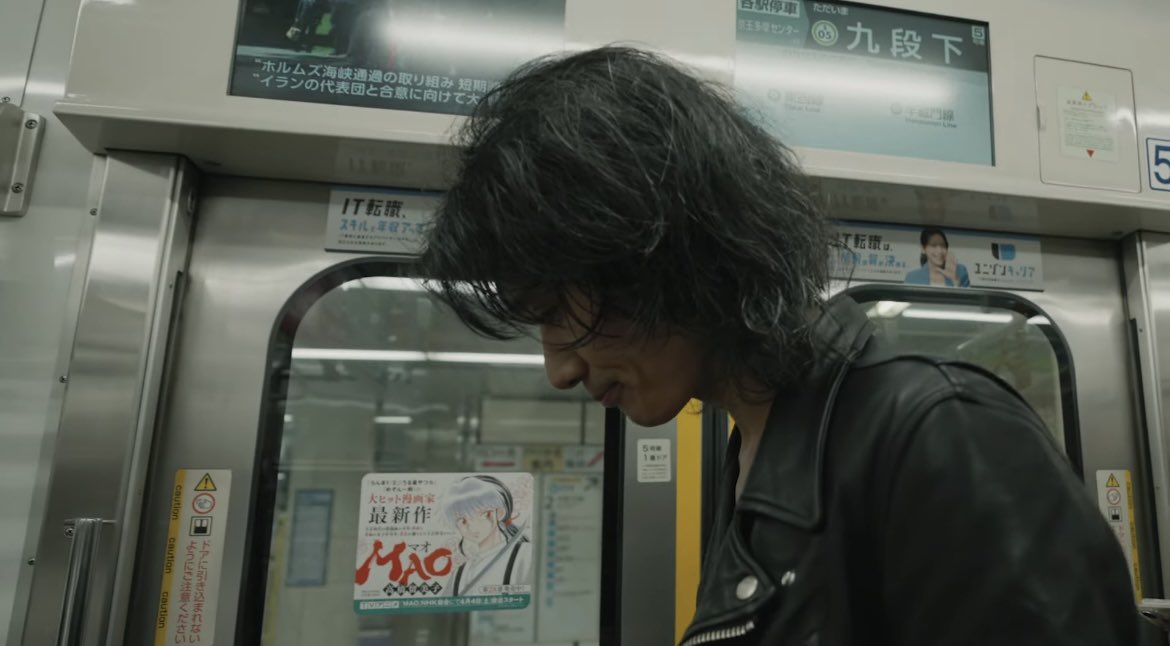 _gearblues_'s tweet photo. 初武道館で終演直後に誰よりも早く電車で直帰する衝撃映像がそのままMVになっててさすがに笑った、これが今のa flood of circle... https://t.co/6bCQ2VisF8
