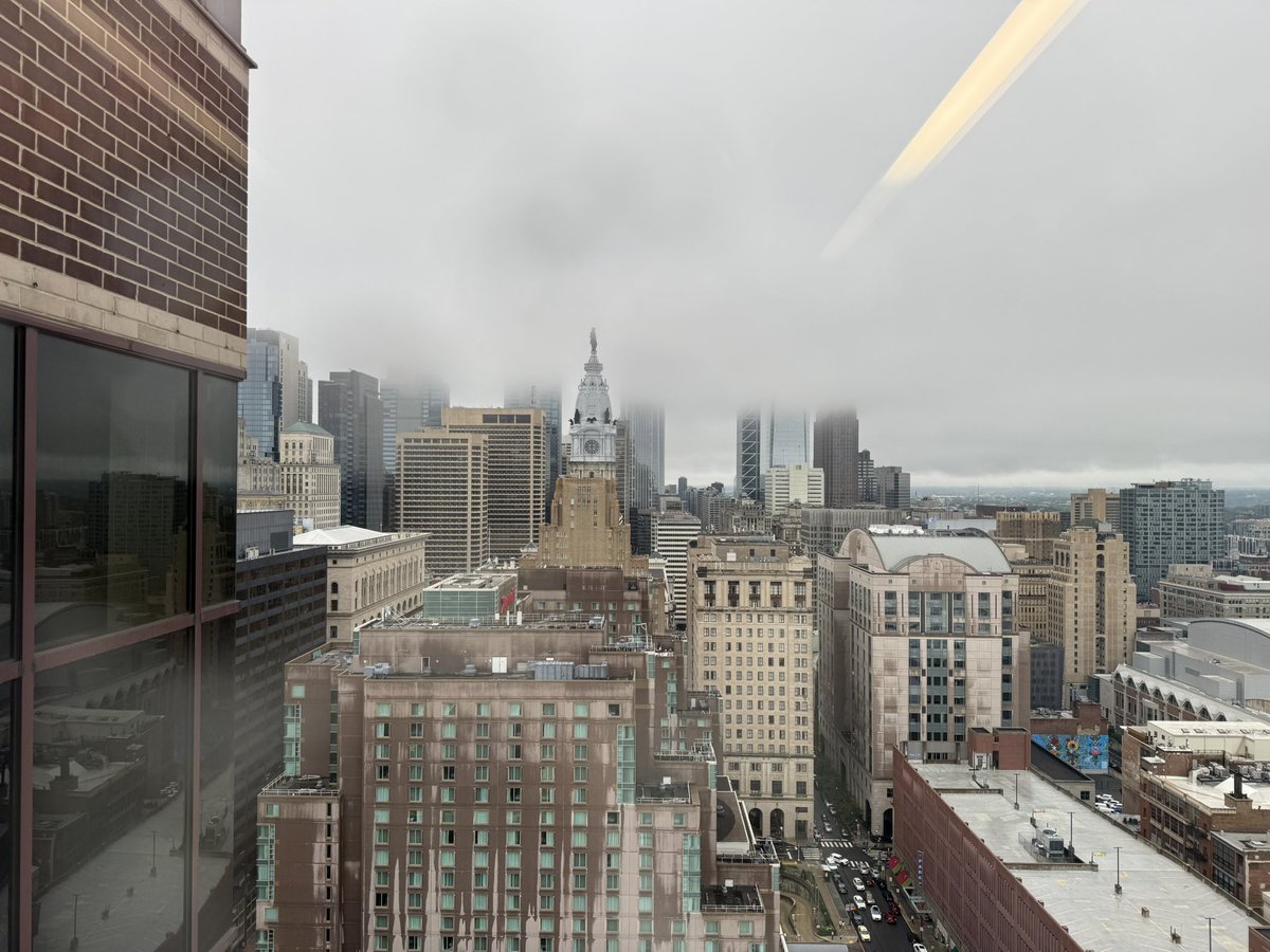 erickalet's tweet photo. Back in the office…😎 what a view! https://t.co/gFt7PiszB5