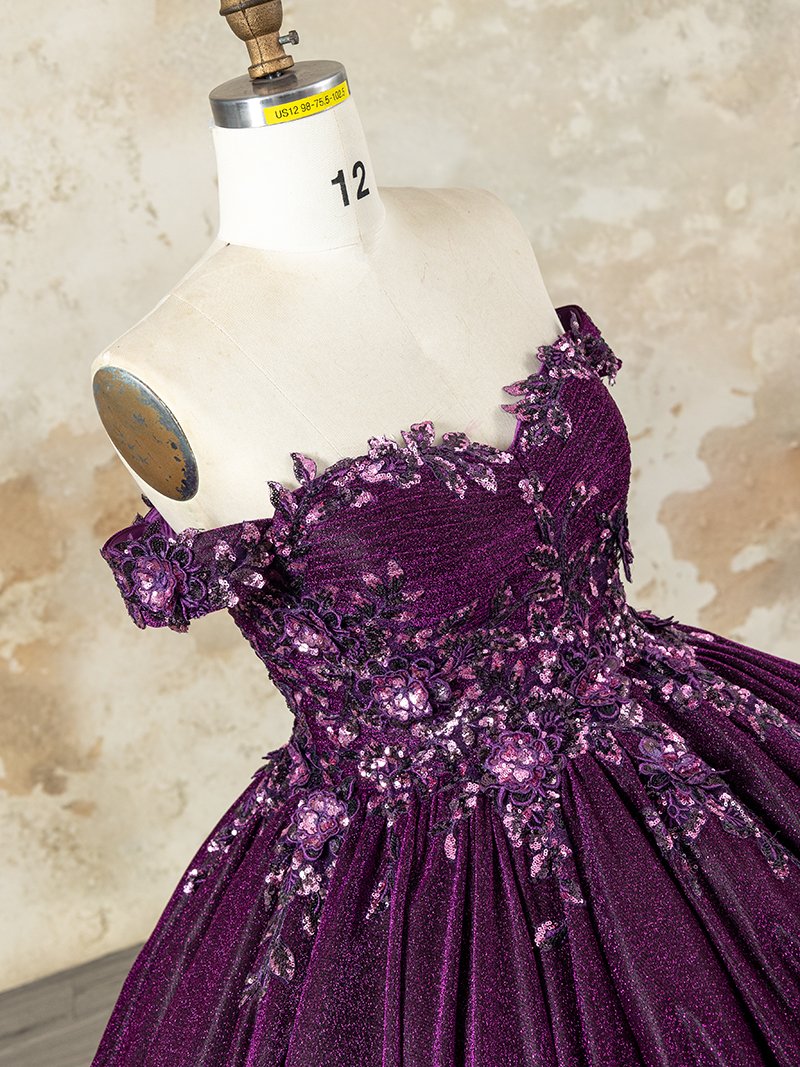 LunssCouture's tweet photo. "The fabric quality and craftsmanship are absolutely stunning. The dress feels amazing and surpassed my expectations. I got so many compliments!"
#plumpromdress #glitterpromdress #customization #Lunss #ballgown #offtheshoulder #3dflower #floraldress #reviews #goodreviews 收起 https://t.co/U7r8bmpHH5